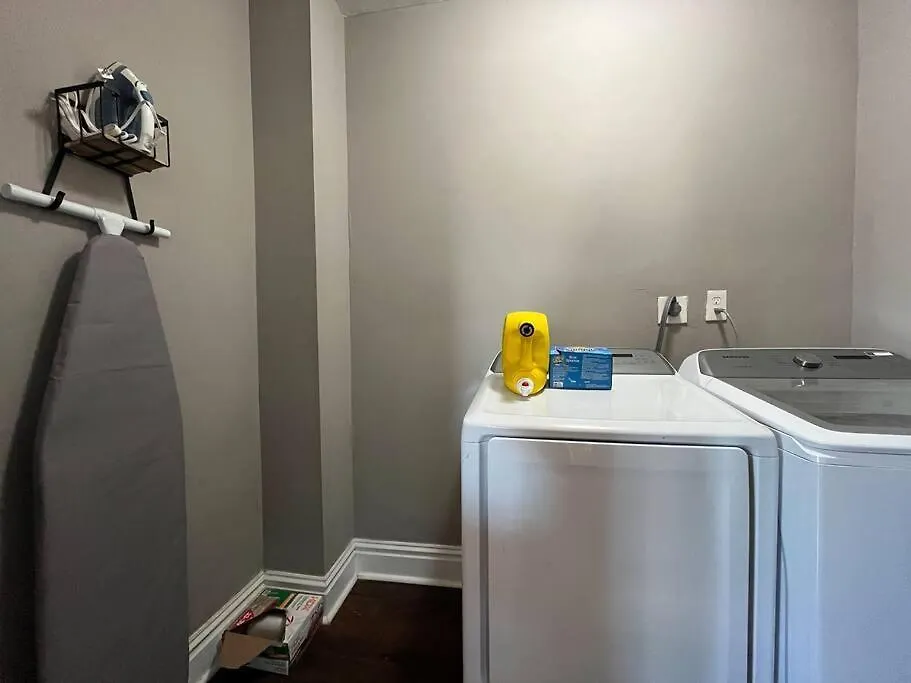 Cozy 2Br-1Ba Backyard & King Bed Apartment Saint Louis