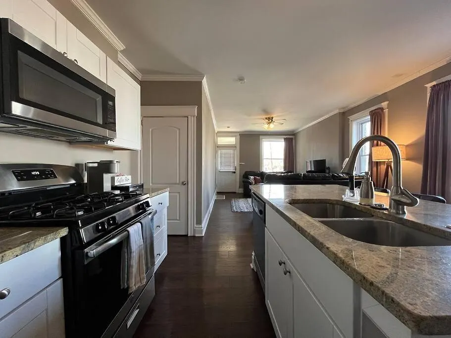 Cozy 2Br-1Ba Backyard & King Bed Apartment Saint Louis